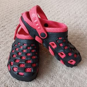 Child's Foam Clog - red/black (size 3Y)